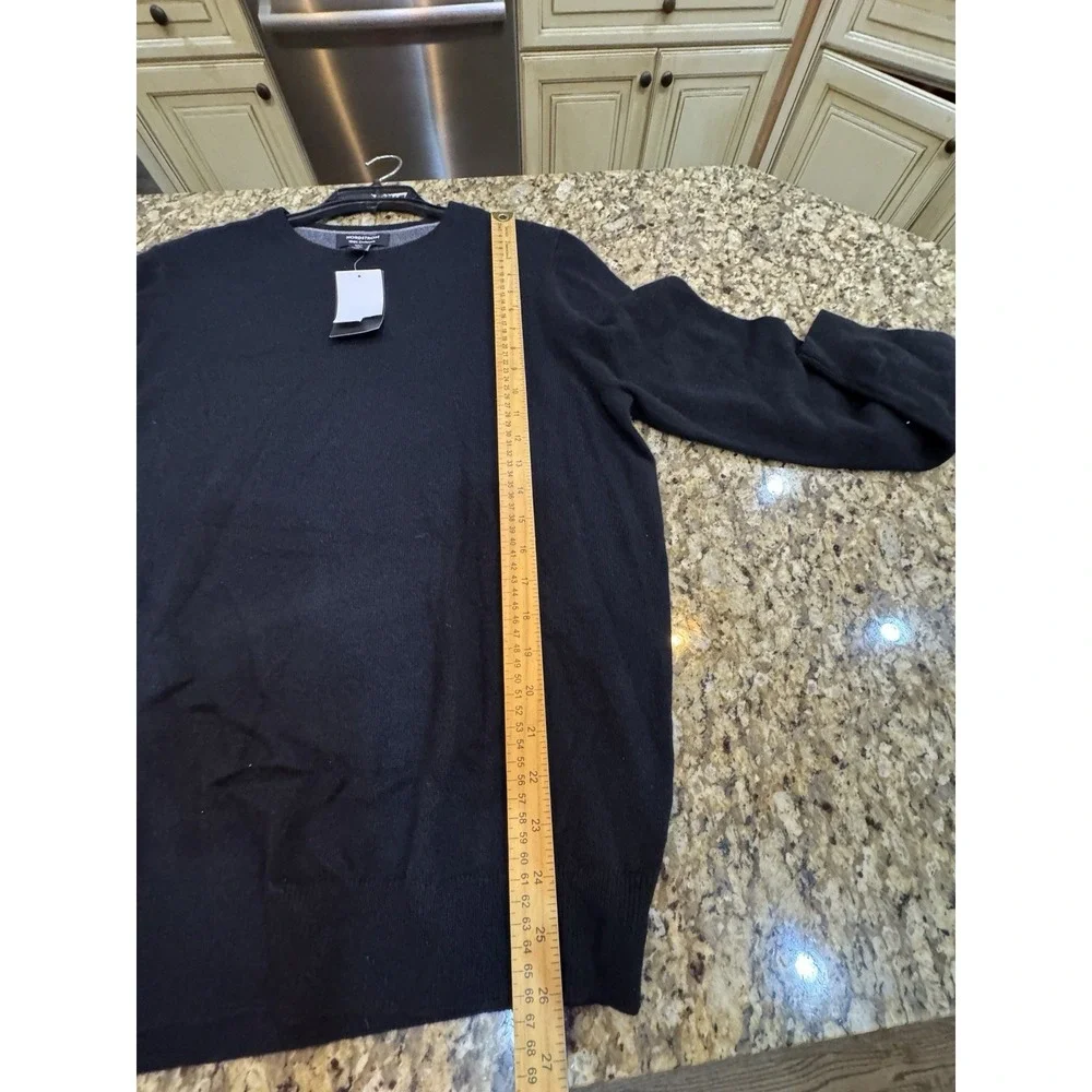 Nordstrom cashmere sweater is a solid black crewneck pullover Size Medium